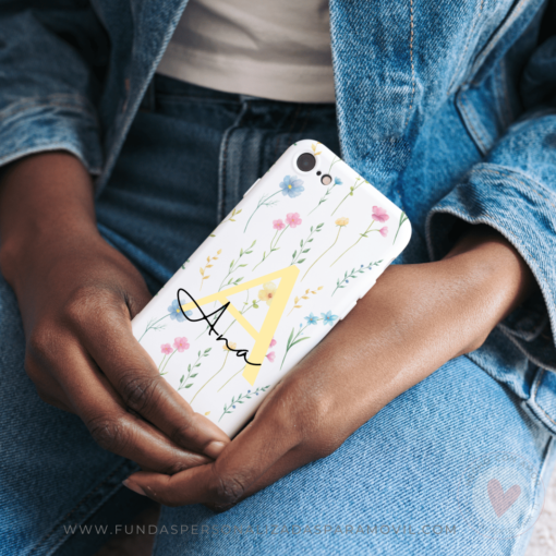 Funda Personalizada Diseño Flores y  Nombre - Imagen 4